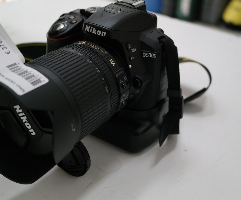Nikon D5300 mit Objektiv 18-105mm 3.5-5.6G ED | Zustand: Sehr Gut