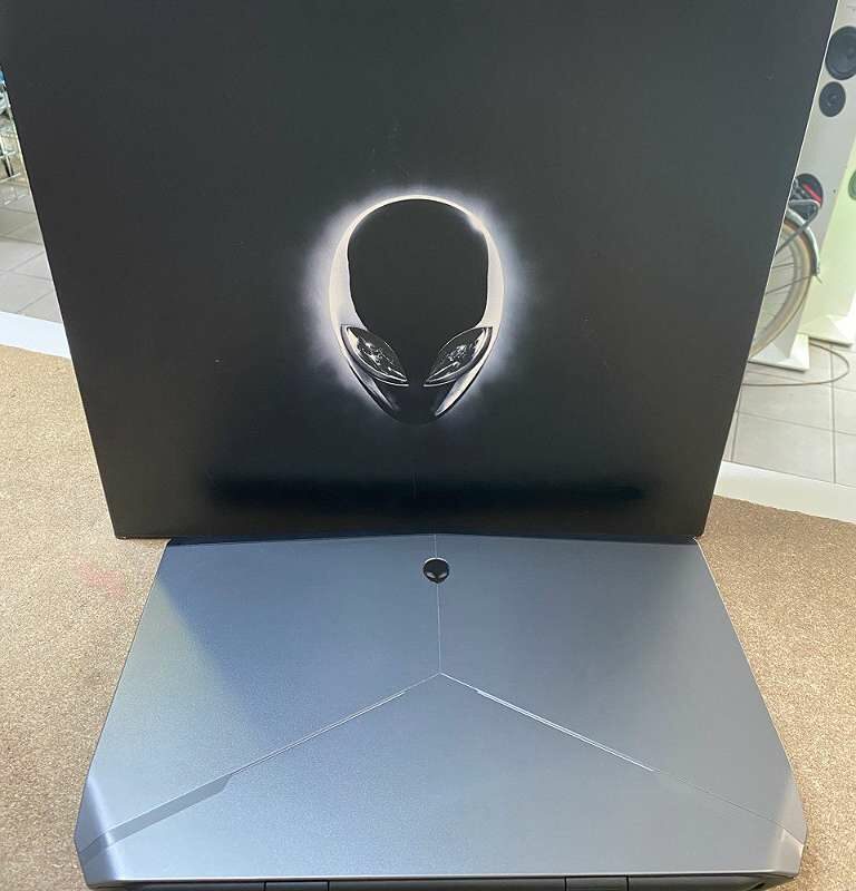 Dell Alienware 15 Core i7-4710HQ | 16 |00GB Ram | 256GB SSD+ 1TB HDD | Geforce GTX 970M | Windows 10 mit Verpackung | Originale Travel Backpack | Zustand: Sehr Gut